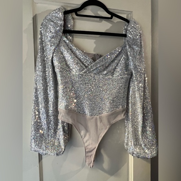 House of CB Julissa Silver Sequin Bodysuit S - Picture 6 of 7